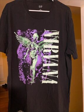 GAP NIRVANA Black Short Sleeve Graphic Tee with Green & Purple Angel